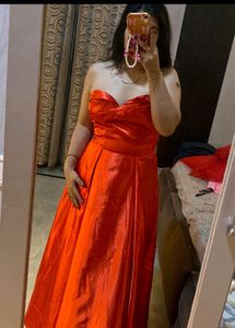 Stunning Strapless cherry red gown❤️🎀