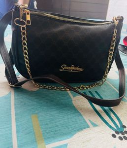 Chic Shoulder Bag with Gold Chain