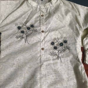Elegant White Embroidered Kurta