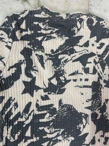 Graphic Print Ribbed Cropped Top