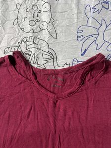 maroon tshirt women