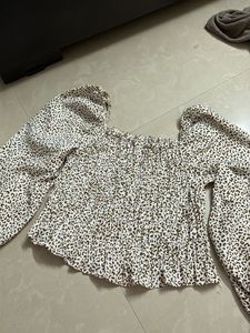 Chic Leopard Print Smocked Top