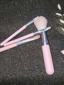 Pack Of 4 Eye Shadow Brushes