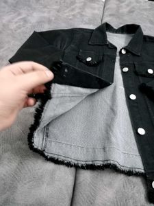 Chic Black Denim Jacket with Raw Hem