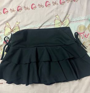 Black Ruffled mini skirt 28-30 🎀