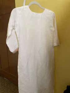 Elegant White Embroidered Kurta