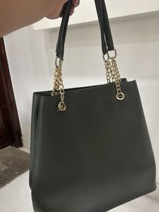 Stylish Tote Bag with Gold Chain Accents