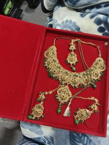 Elegant Gold &amp; Emerald Jewelry Set
