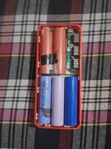 non working DIY Power Bank with Multiple Batteries