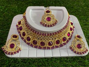 Necklace With Golden Base Wine Stone