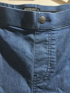 Skinny jeans with side stripes