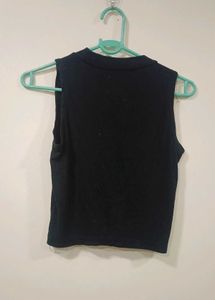 Sleek Black Cropped Ribbed Tank Top