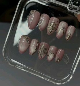 Elegant Rose Gold Press-On Nails