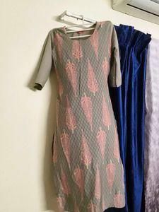 selling beautiful quarter sleeved kurta