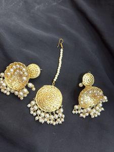 Golden Jhumka Earrings Set