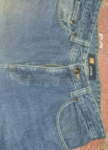 Men's  Blue Denim straight fit Jeans.