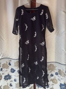 Elegant Black Kurta with White Floral Embroidery