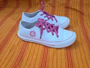 White Canvas Sneakers with Pink Laces