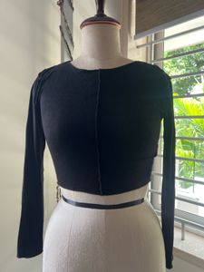 Black Long Sleeve Crop Top
