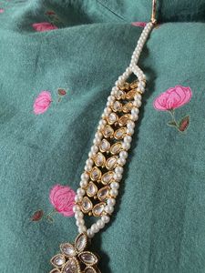 Elegant Pearl &amp; Kundan Maang Tikka
