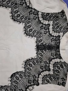 Vero Moda Elegant Lace Trim Top