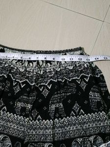 Printed Pom-Pom Short