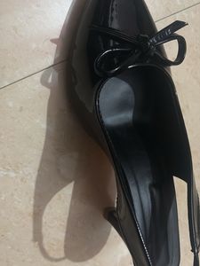 Chic Black Patent Bow Heels