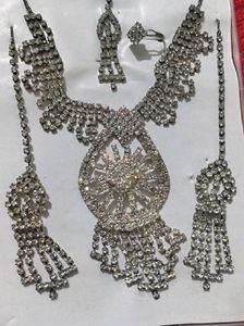 Stunning Rhinestone Jewellery Set