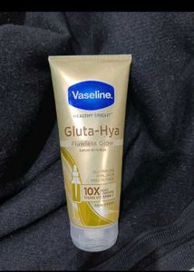 Vaseline Gluta-Hya Flawless Glow Lotion