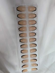 Press-On Nails - Premium French Design