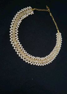 Elegant Pearl and Gold Necklace