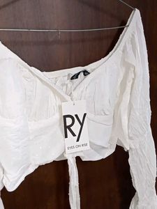 Chic White Ruched Crop Top no 140