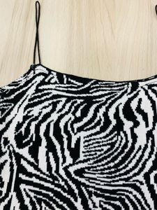 black and white crop top