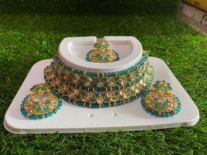 Emerald Kundan Jewelry Set