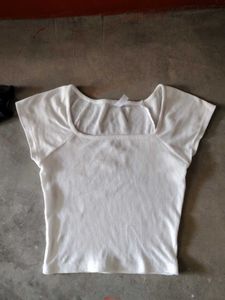 combo of 3,2women tops&amp;1skirt