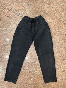 Dark Wash mid-Waisted Jeans