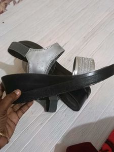 VNC Pro Silver Accent Sandals