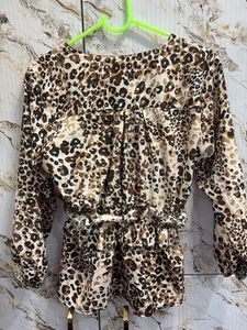 Chic Leopard Print Peplum Blouse – V-Neck Long Sle