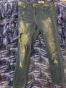 Vero Moda Heavily Damaged Jeans