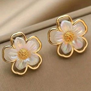 Elegant Flower Stud Earrings