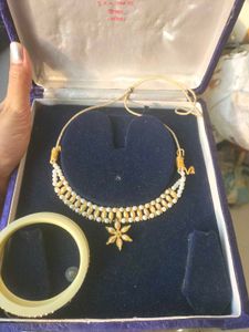 Elegant Pearl and Gold Necklace Set
