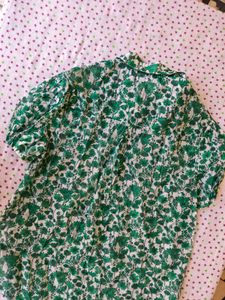 Chic Green Floral Print Button-Up Shirt