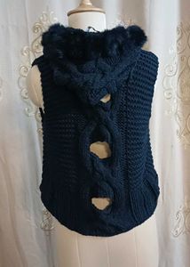 Deal jeans Black Knit shrug with fur pom-pom