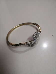 Elegant Crystal Embedded Hinged Kadas Set