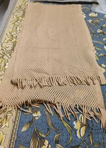 women stolll woolen