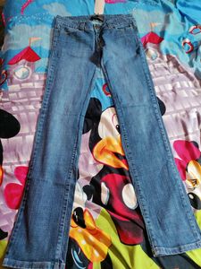 Women Skinny Jeans With Price Tag Waist 32..!!