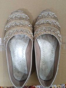 Embellished Juttis/Mojaris