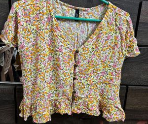 Floral Print V-Neck Button-Up Top