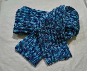 Handmade woolen muffler