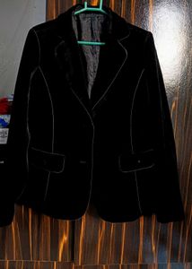 Elegant Black Velvet Blazer